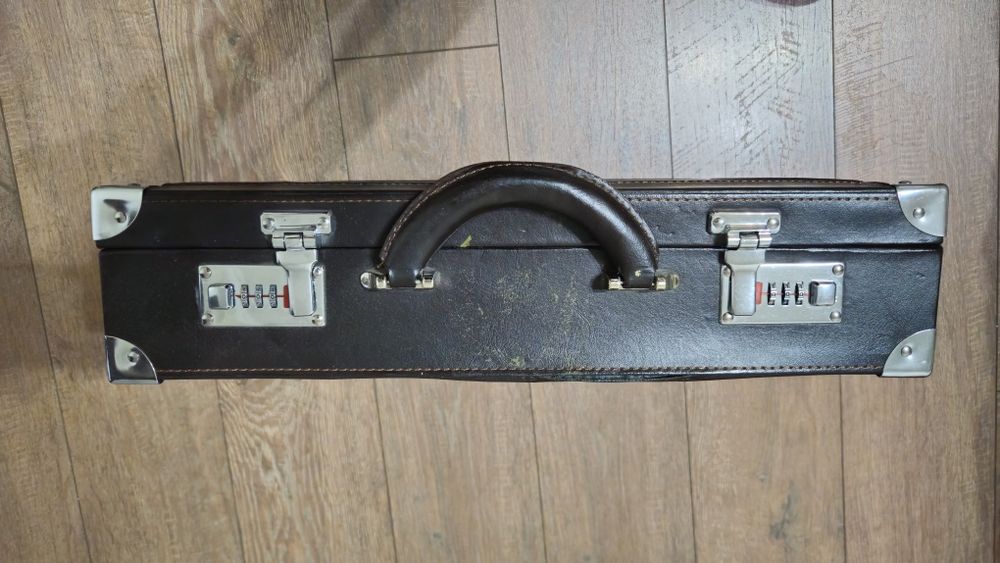 Чемодан для хранения вещей