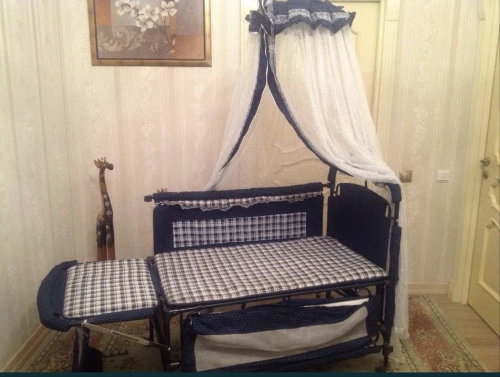 Продам манеж кровать ( растет с ребенком о до 10 лет) и коляску