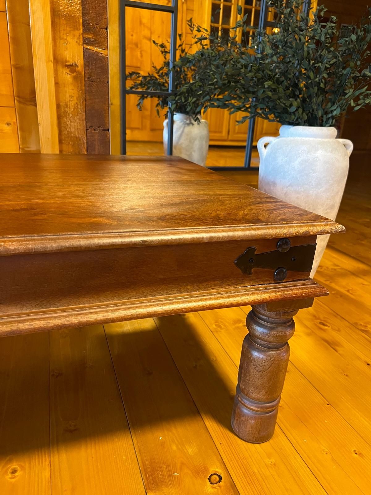 Masa de cafea din lemn masiv cu fier