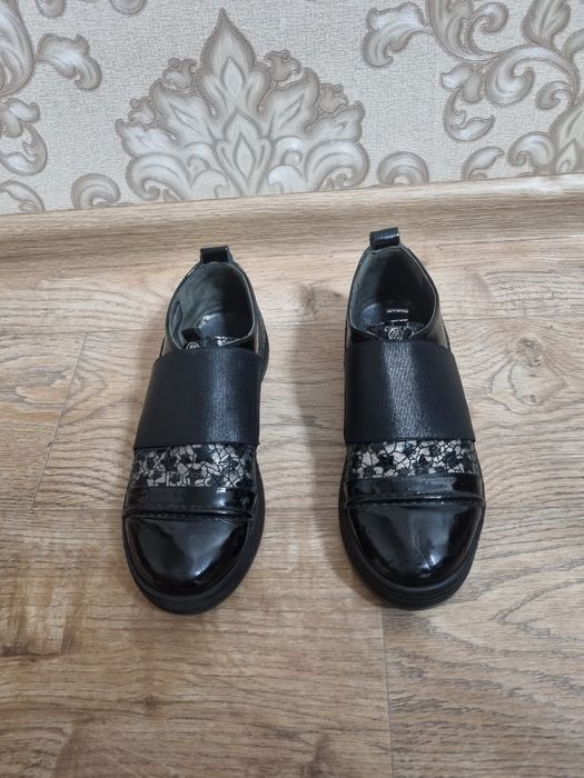 Продам туфли школьные для девочки