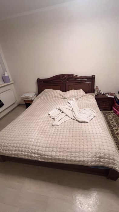 продается кровать двуспалка сматрасом  50000тг состояние хорошее