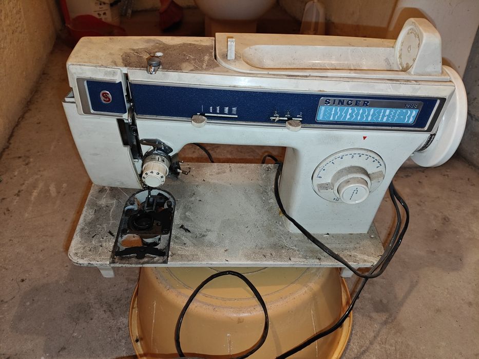 Ретро Шевна Машина Singer 1288 с Аксесоари!