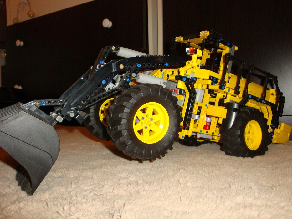 incarcator excavator vola 4 motoare Lego Technic 42030 telecomanda