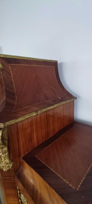 Историческа витрина в стил Empire