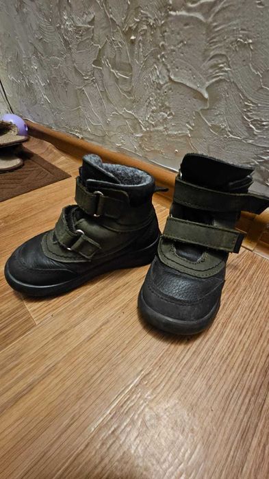 Продам детские ботинки