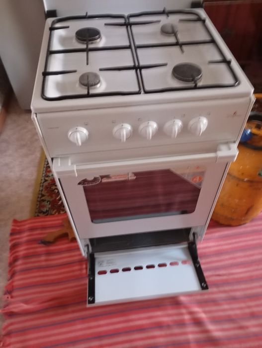 Продам газ плиту с балоном и редуктор