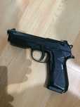 Airsoft pistolet Beretta , 0,6 joules Energy