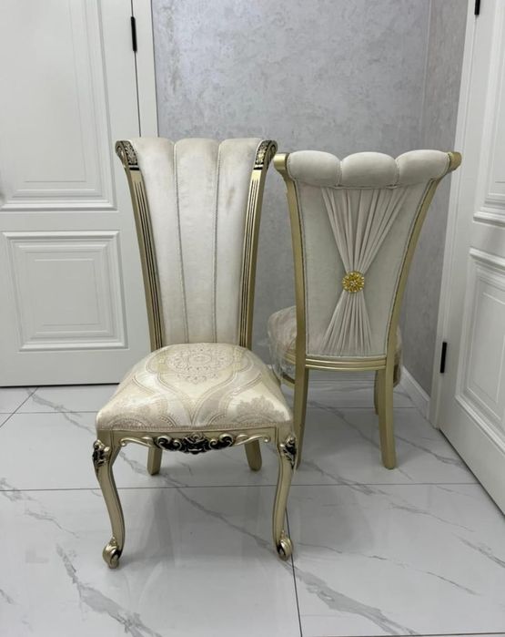 Стулья королевские раскошные