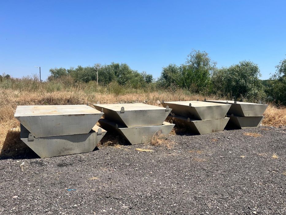 Vand 8 flotoare din tabla 1000€ bucata