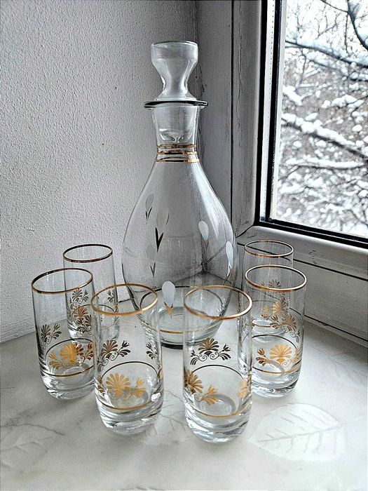 Штоф с рюмками Чехия в отличном состоянии