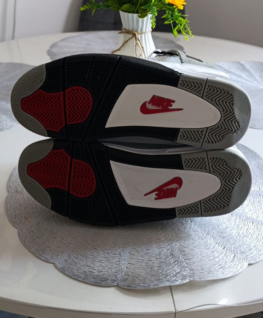 Adidasi Air Jordan 4  albi- mărimea 40