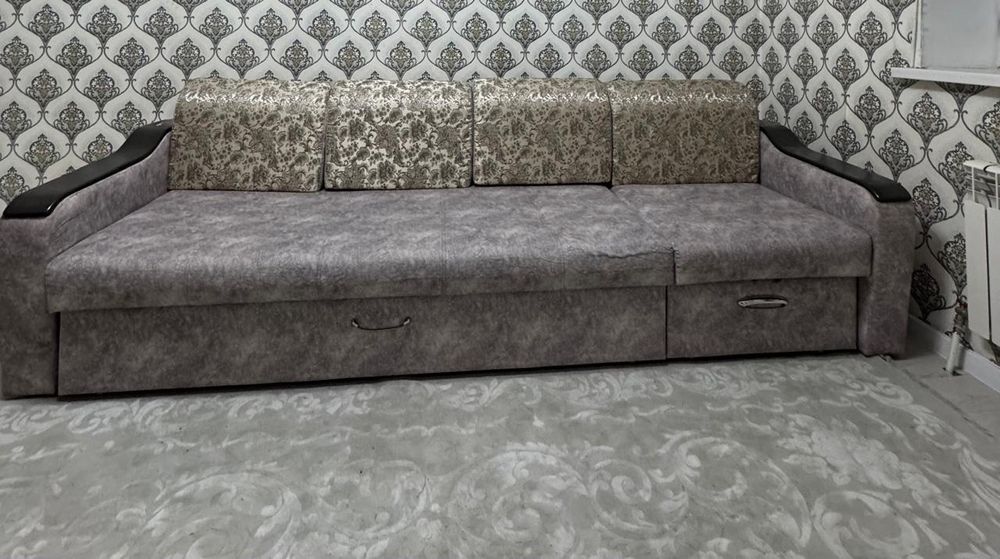 Продаётся диван.