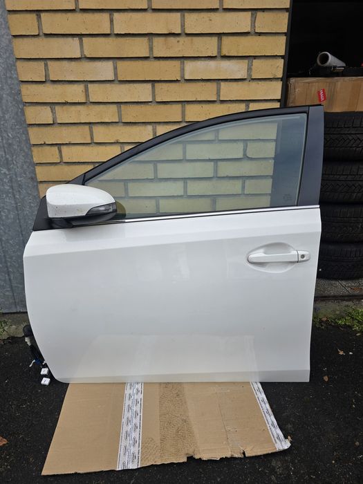 Oglinda stinga toyota auris II 2013-2018 impecabila