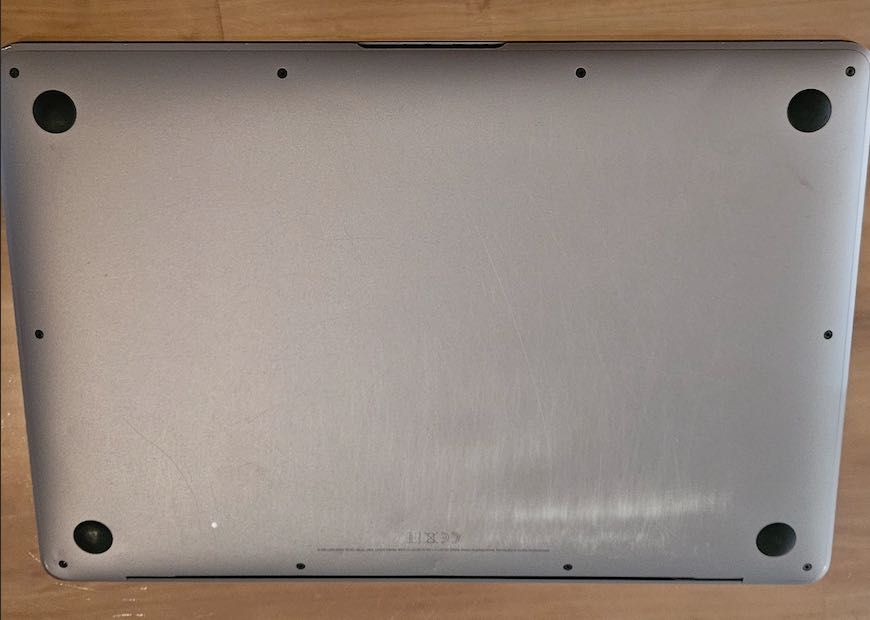 Macbook M1 2020 256gb  -- перфектен екран!