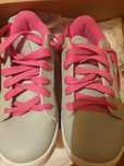 Ролкови кънки и маратонки с колелца Heelys