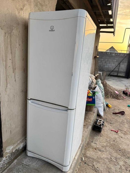 Не рабочии Холодильник Indesit
