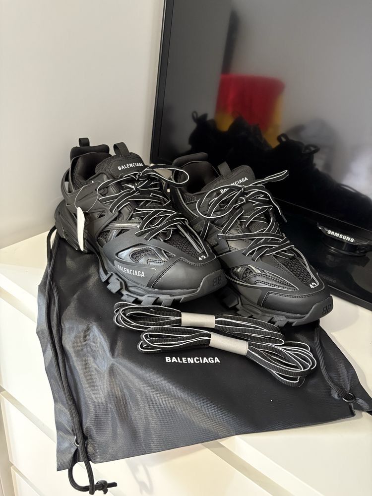 Balenciaga track