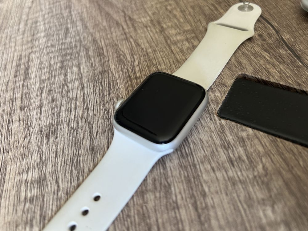 Продавам Apple watch series 5
