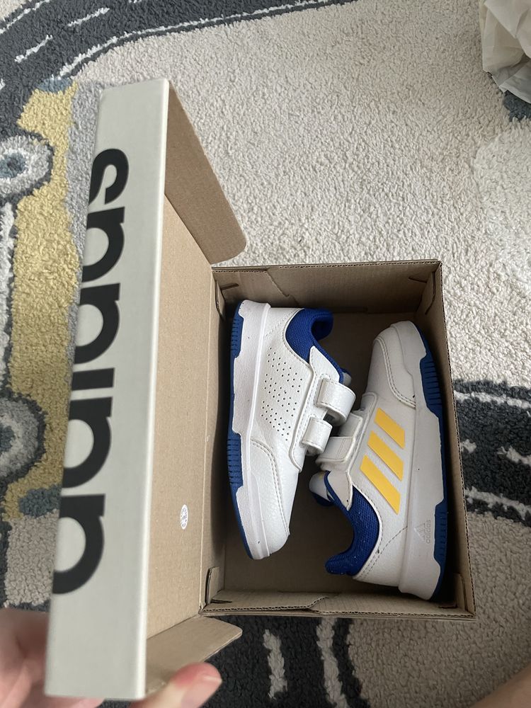 Детски кецове Adidas,  26-ти номер, момче