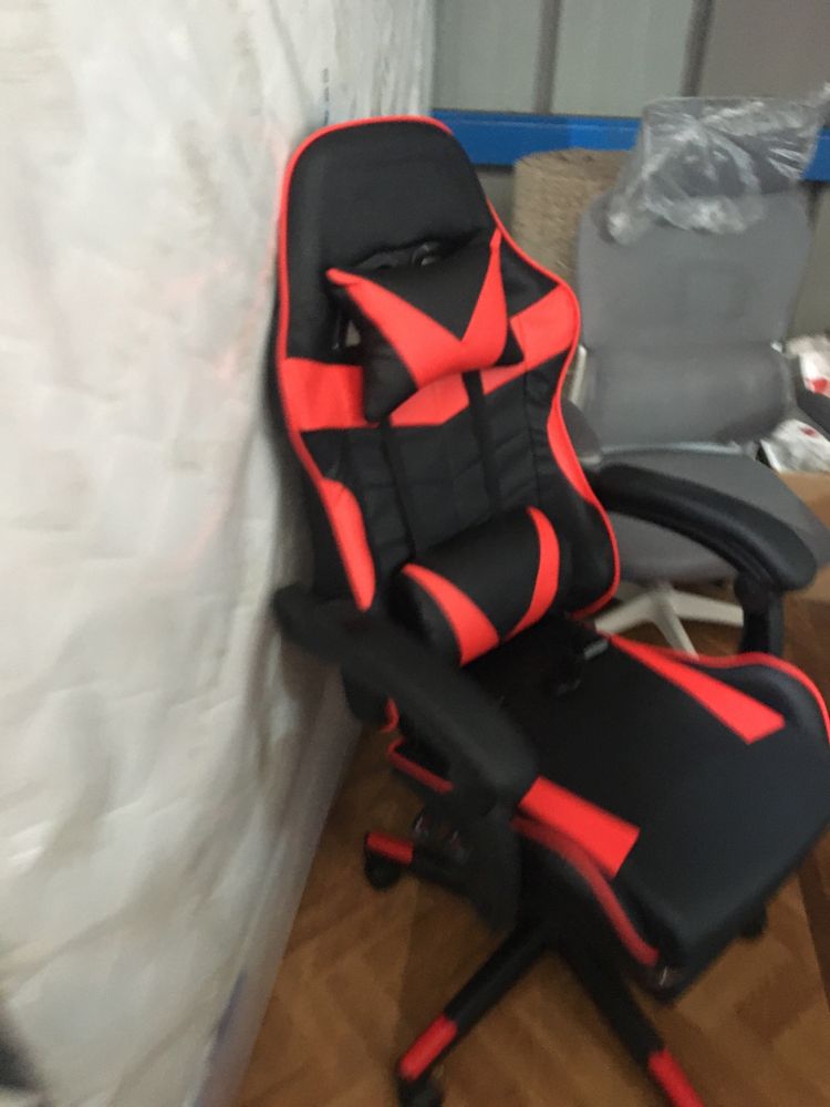 Scaun gaming cu functie de masaj nou
