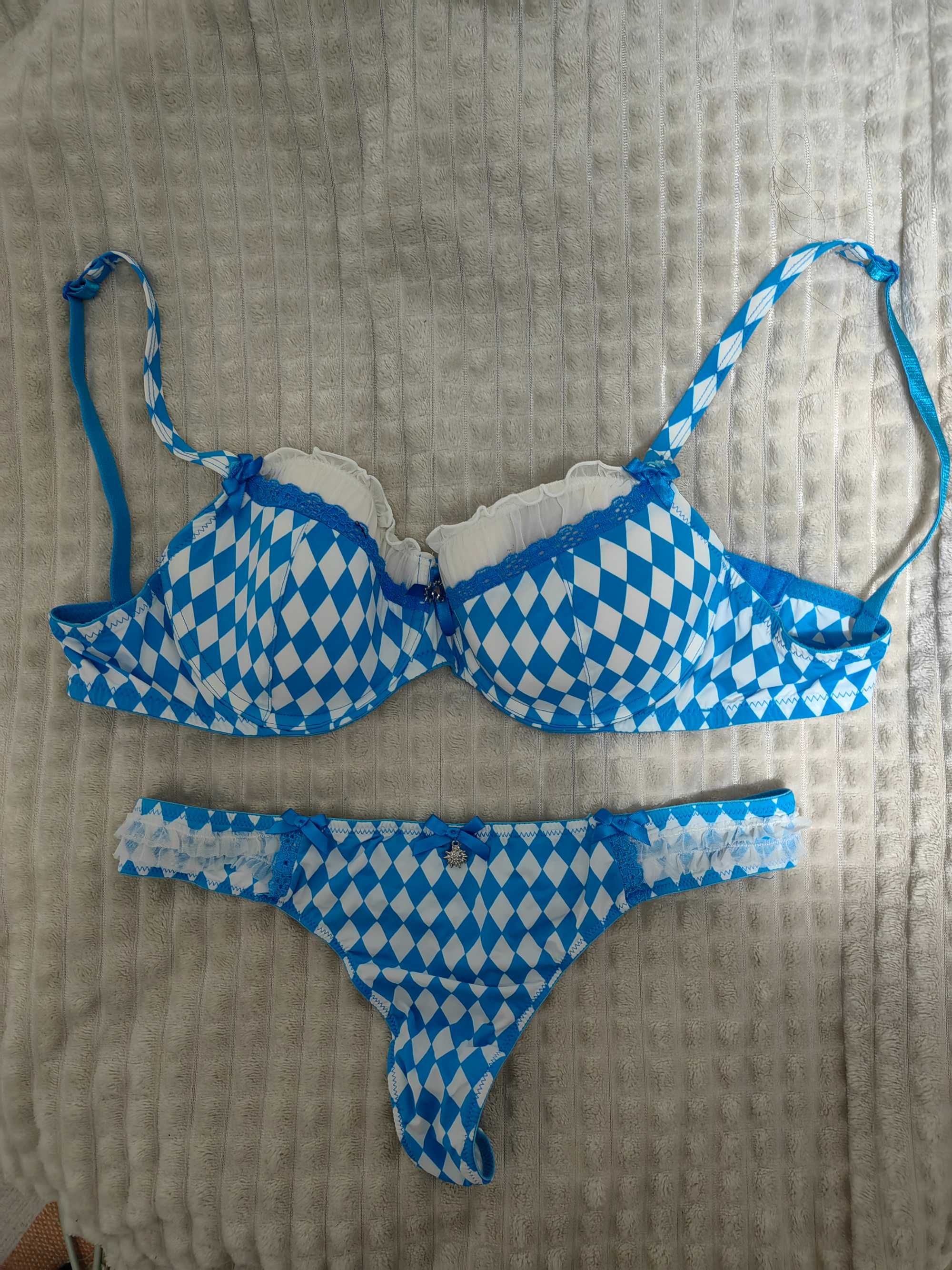 Сутиени, корсети, комплекти Victoria Secret. Различни модели.