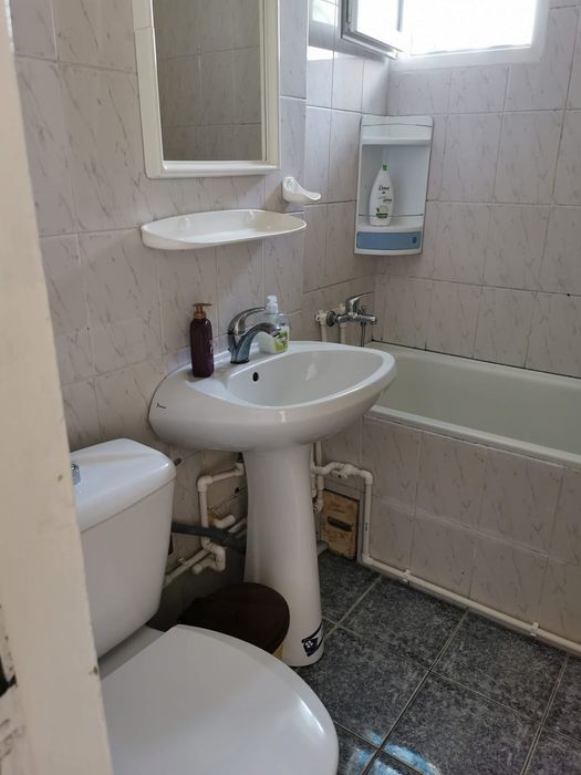 Proprietar Închiriez apartament.