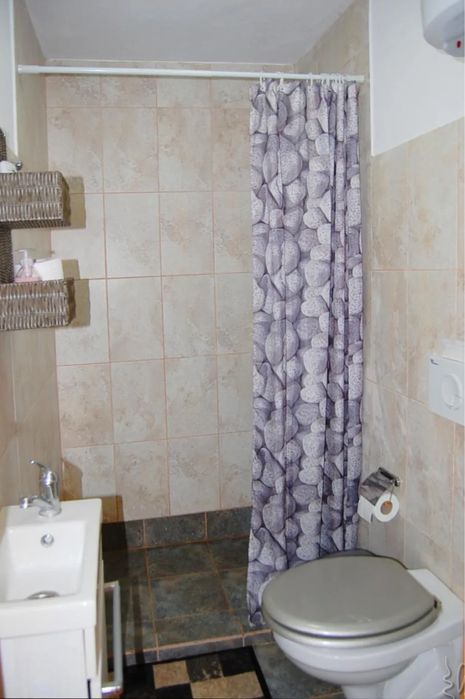 CRACIUN 2025 Moieciu , inchiriez  4 camere + living cu bucatarie