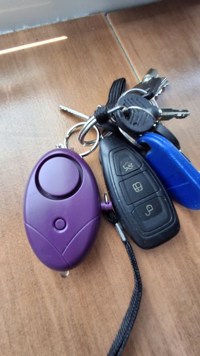 Breloc alarma pentru siguranța personală – ideal pentru femei, copii