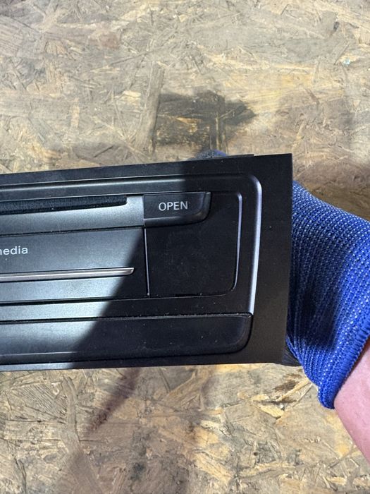 Audi A4 B8 Мултимедия