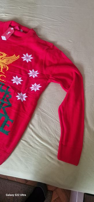 Фанелка на фк Ливърпул коледна.