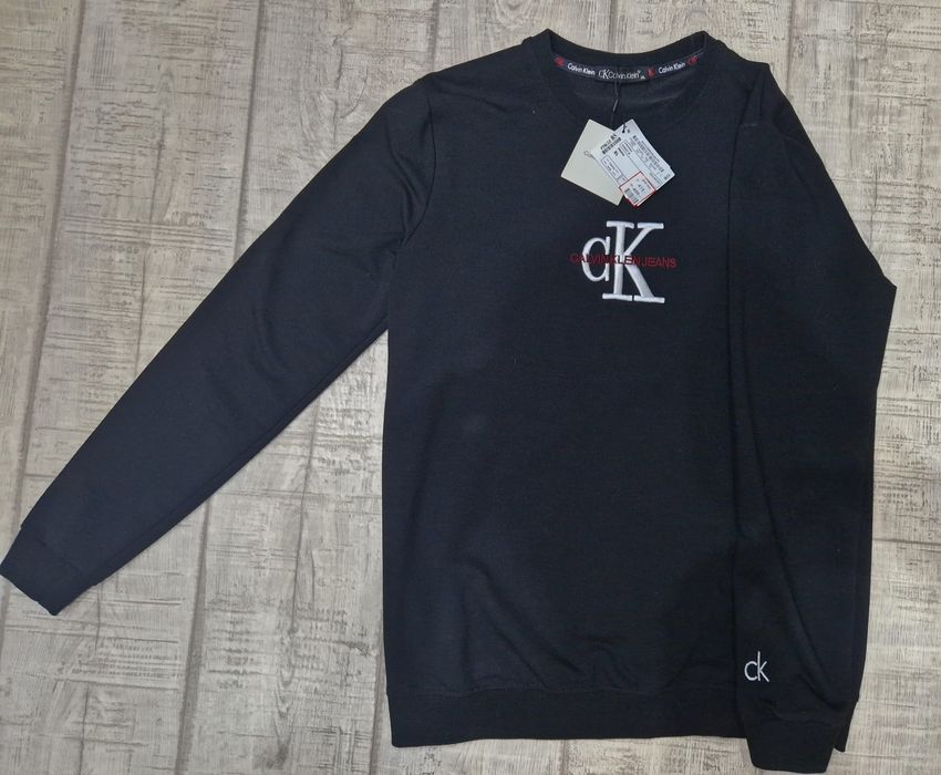 Preț Redus pentru un tricou toamnă-iarnă Calvin Klein