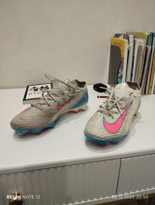 Продам футбольные бутсы