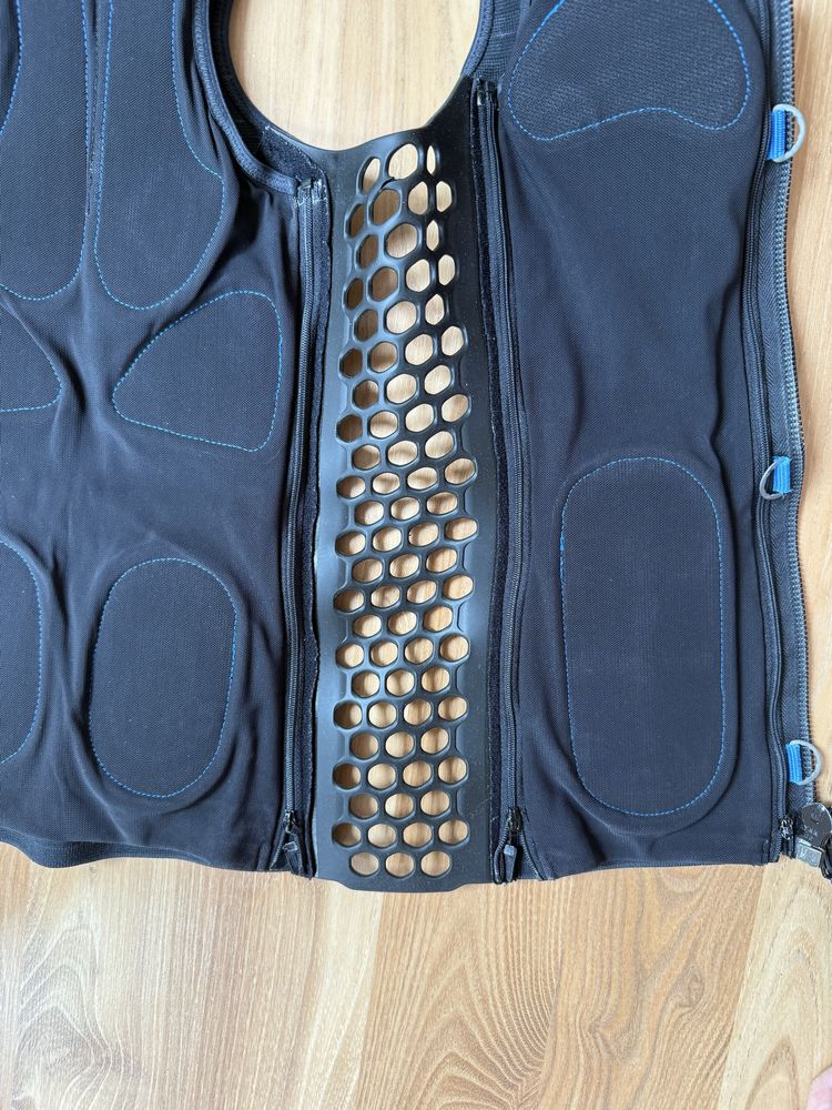 Vand vesta Miha Bodytec 2 model nou super ieftina
