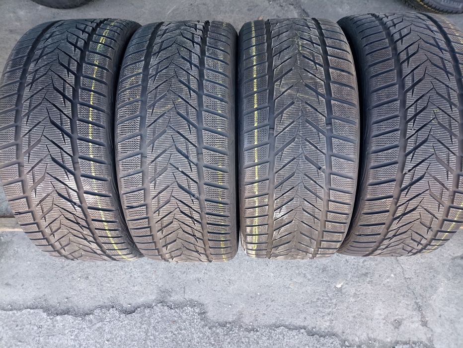 4 anvelope de iarna Vredestein ca si noi 295/35 R21 dot 3719