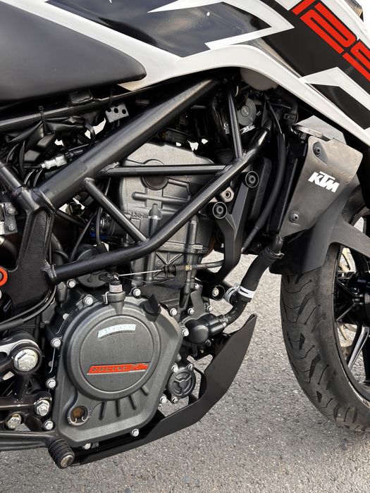 Vând ktm duke 125