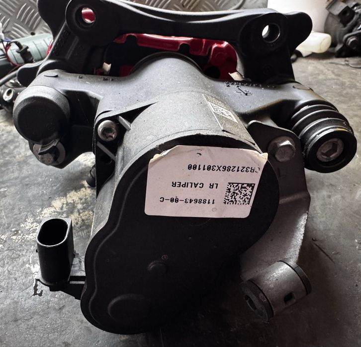 Тесла модел 3-Y спирачен апарат брембо (performance)