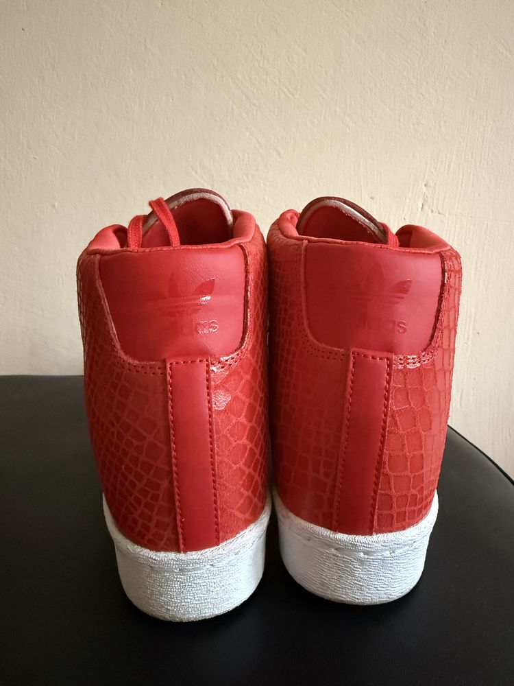 Adidas мартаонки с платформа