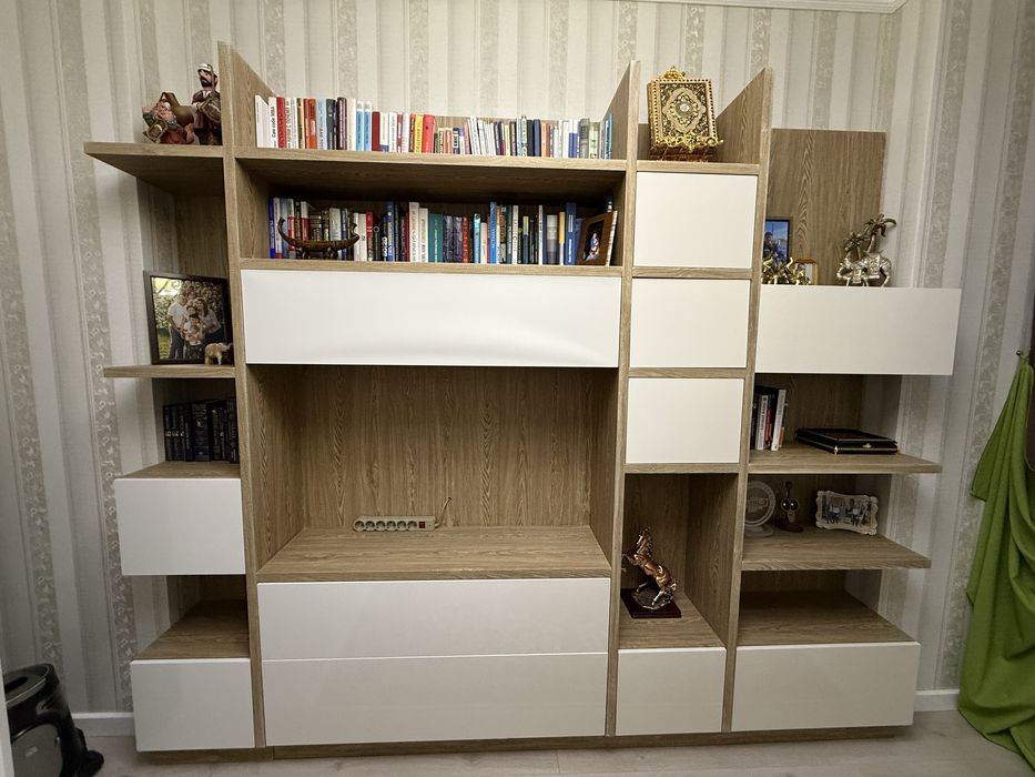 Книжный стеллаж в кабинет