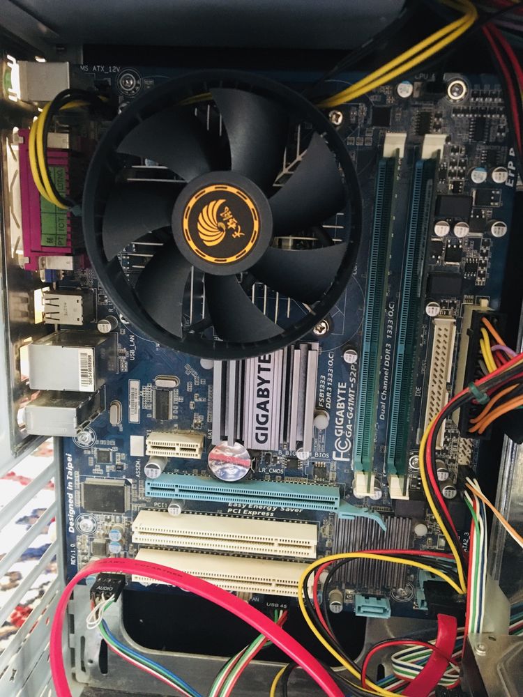 Xeon E5450 4/4/ DDR3 4 GB/HHD 500 GB WD