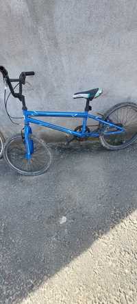 Bicicleta BMX folosită