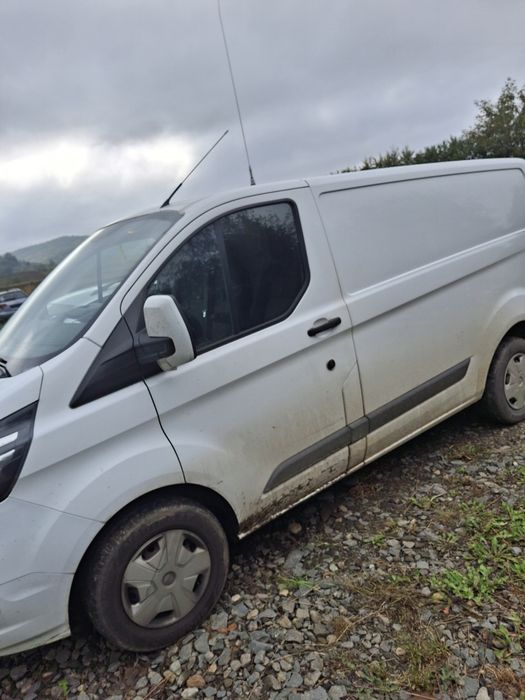 Vând autoutilitara ford transit coustom