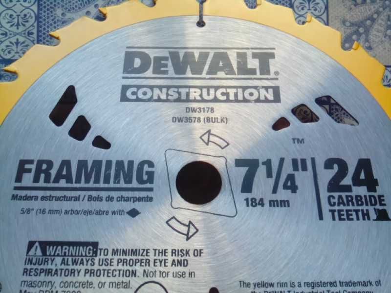Incarcator acumulatori dewalt nou sau folosit