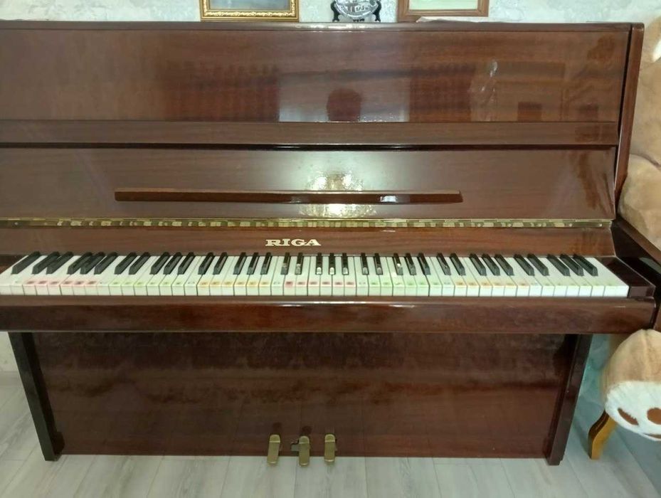 Пианино (Piano) RIGA 3 педальный в отличном состоянии