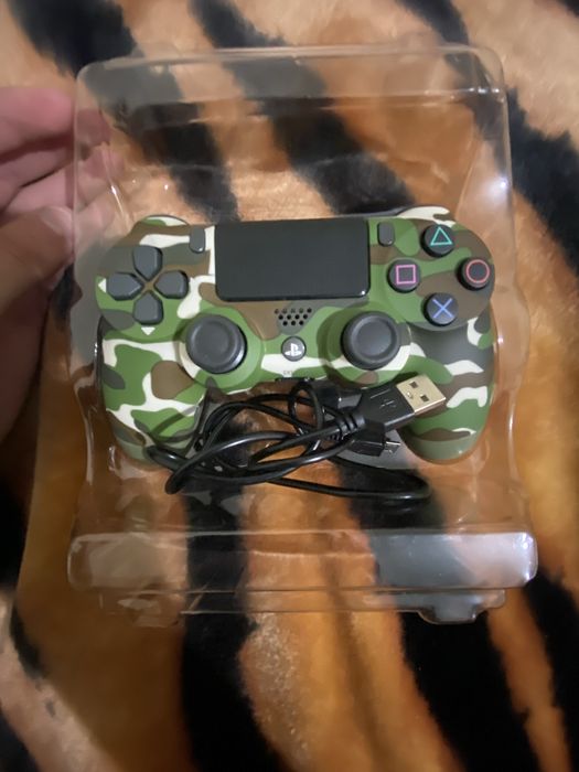 Vand controller Ps4 dualshock 4 ca nou