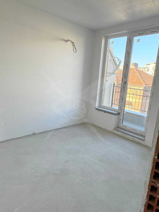 Продава се Тристаен апартамент в Пловдив, Кючук Париж - 94 кв.м за 1298 €/кв.м - Снимка #1