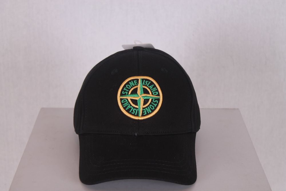 Мъжка шапка с козирка