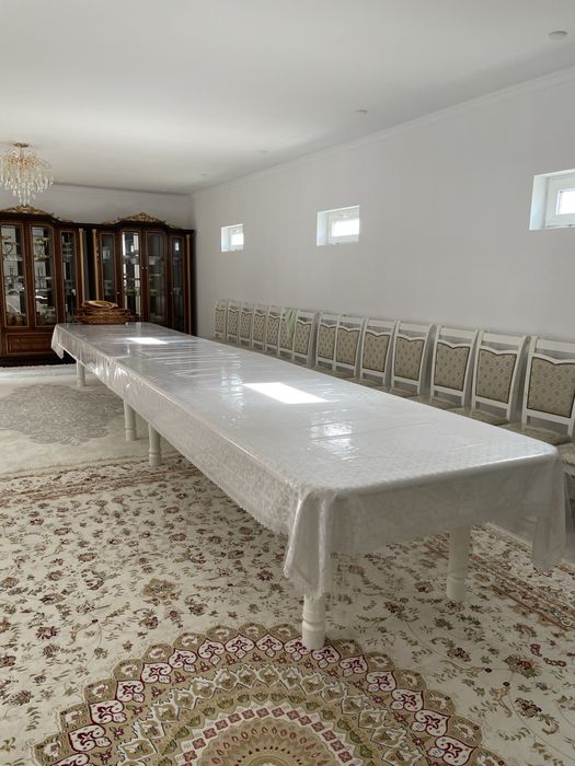 Стол для гостинной