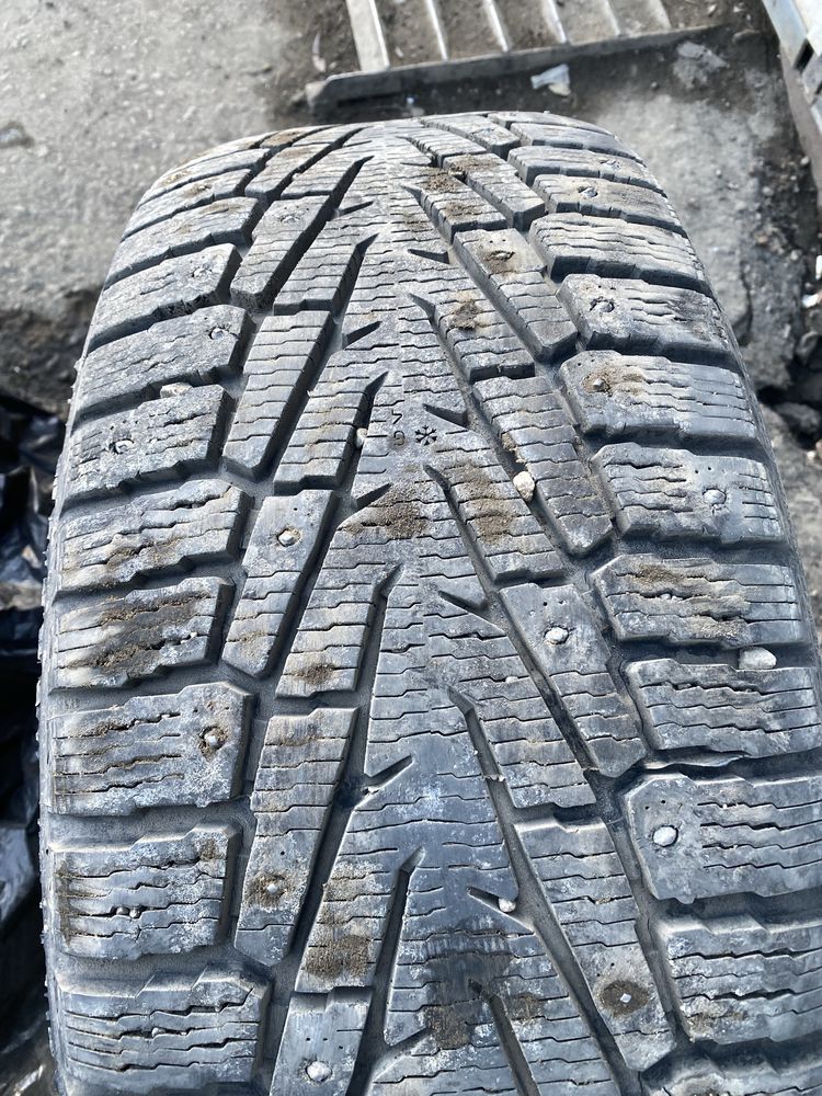 Продам зимние шины Нокиан 265/65/17