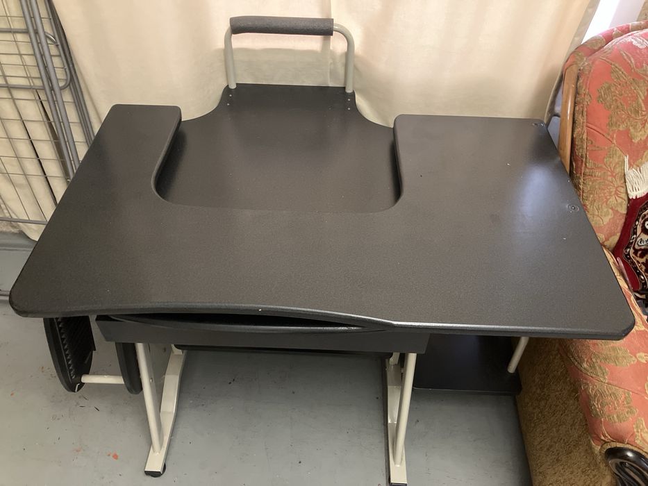 Продается стол, возможен торг