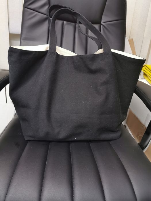 Черна чанта от плат на известна марка